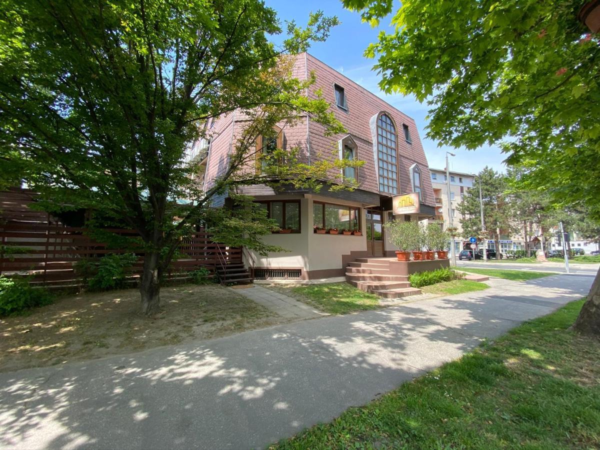 Belvarosi Panzio Siofok Exterior photo